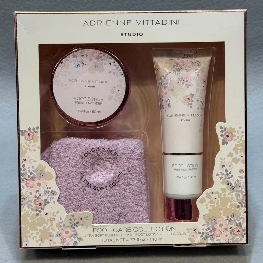 Adrienne Vittadini Studio Foot‎ Care Collection Lavender Gift Set Socks Lotion